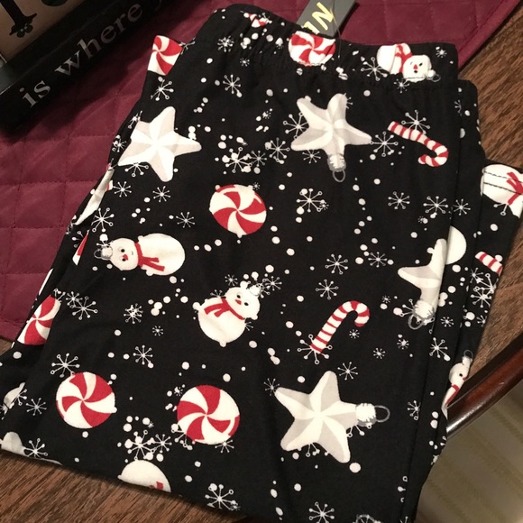 NWT❄️ ⛄️ Winter leggings! ⛄️❄️ - Picture 2 of 3